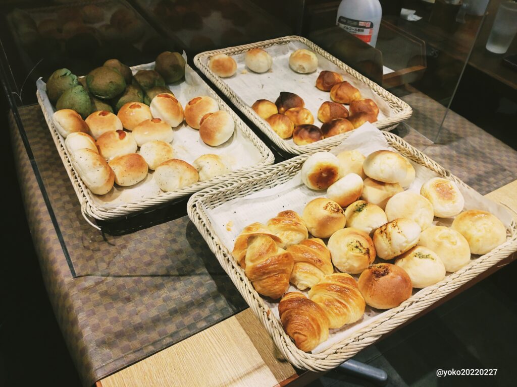 鎌倉パスタのパン食べ放題