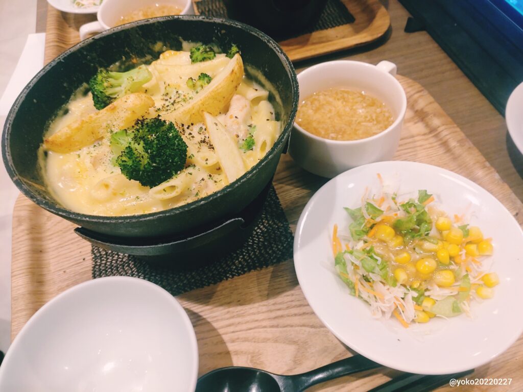チーズ＆ドリアスイーツ チキンとブロッコリーのチーズペンネグラタン