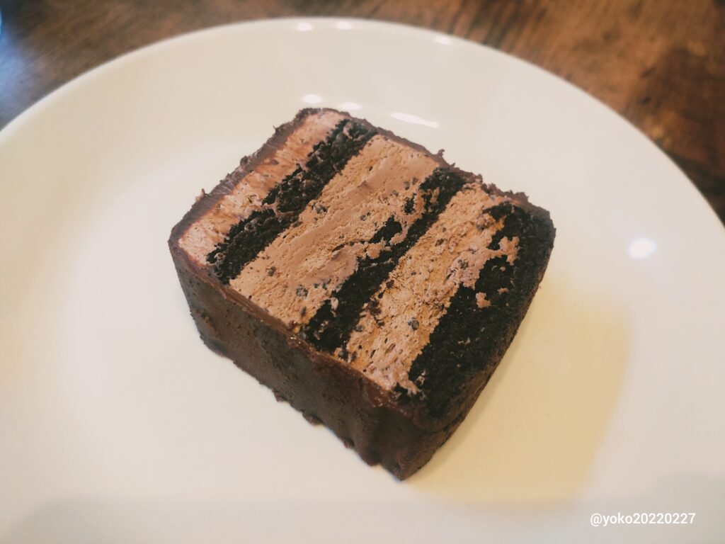 ゴディバ チョコレートケーキ（断面）