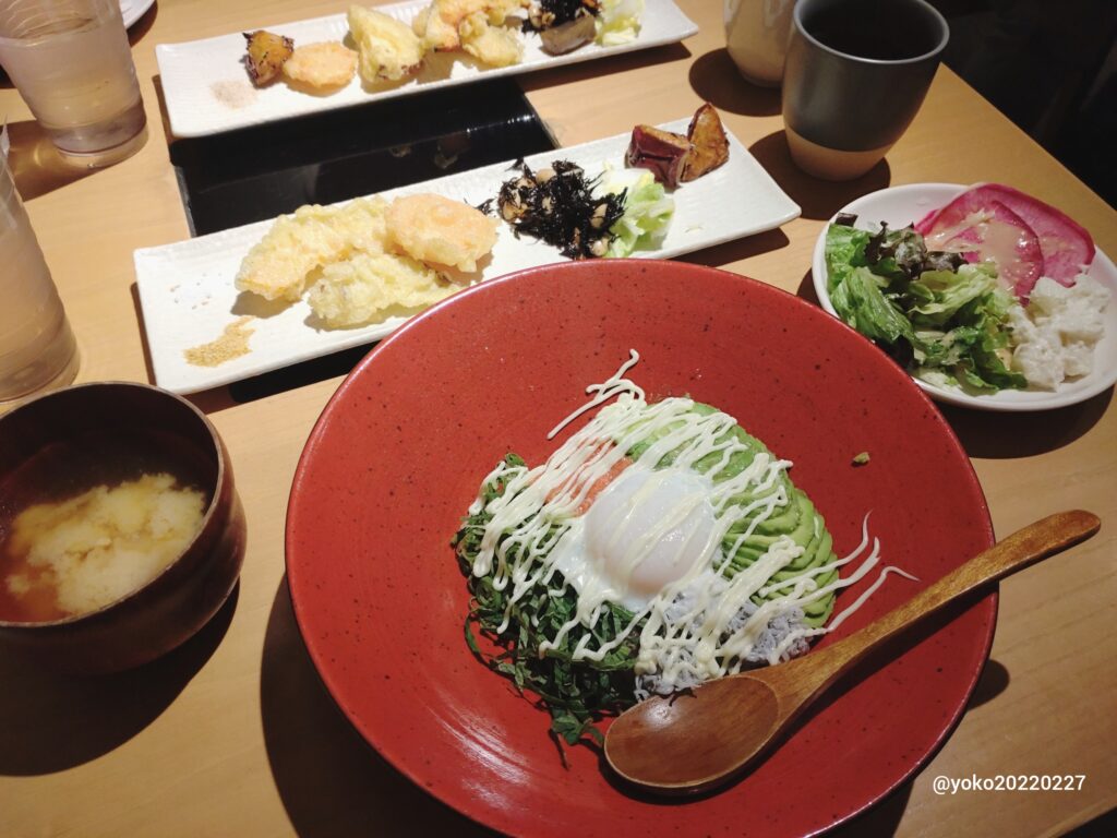 やさい家めい しらすと明太アボカド丼